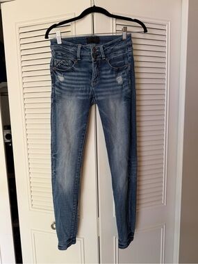 Buckle Black Women's medium Blue Distressed Skinny Jeans